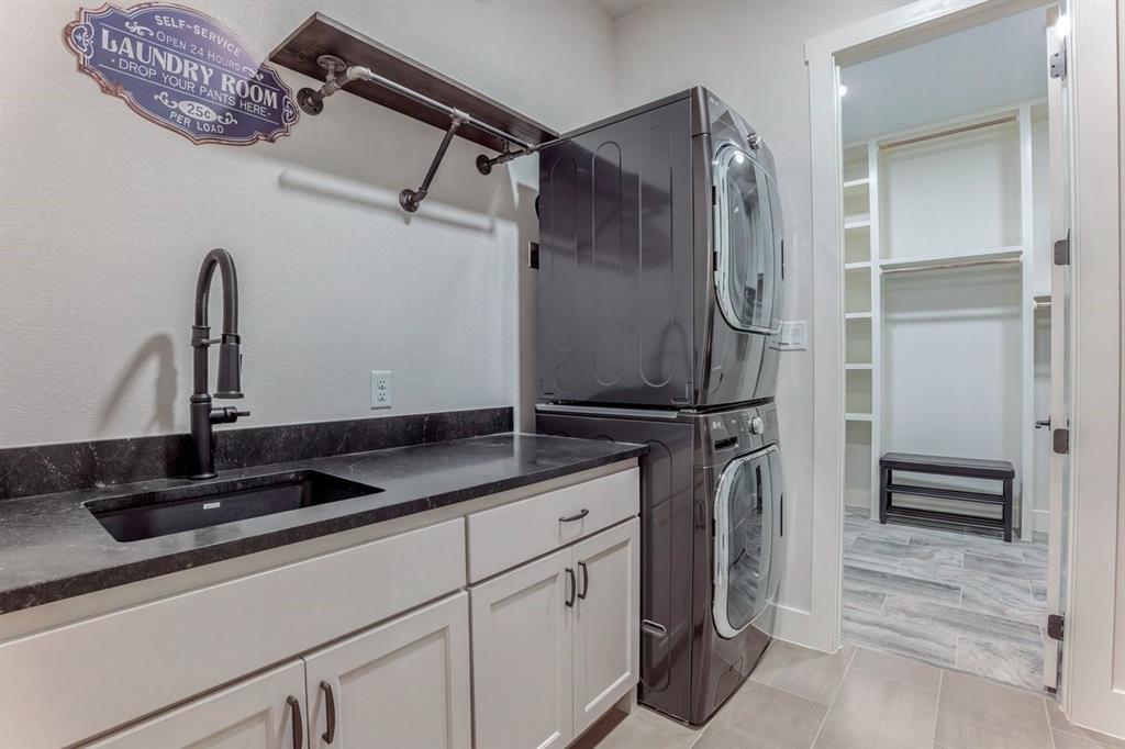 6015 Bonanza Drive, #D, Granbury, TX 76049