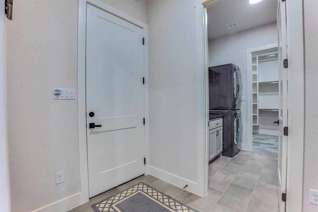 6015 Bonanza Drive, #D, Granbury, TX 76049