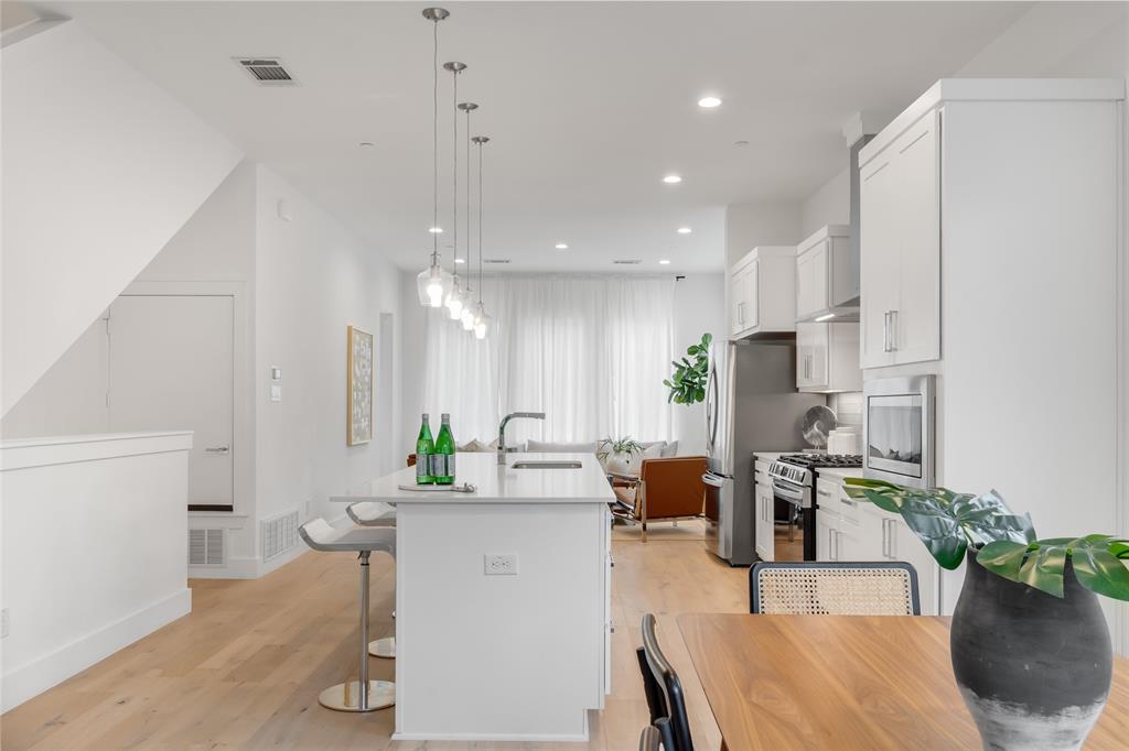 3915 N Hall Street, #302, Dallas, TX 75219