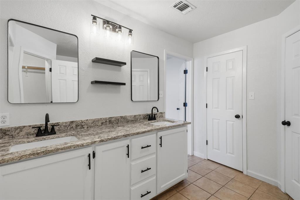 706 Shady Grove Drive, Granbury, TX 76049