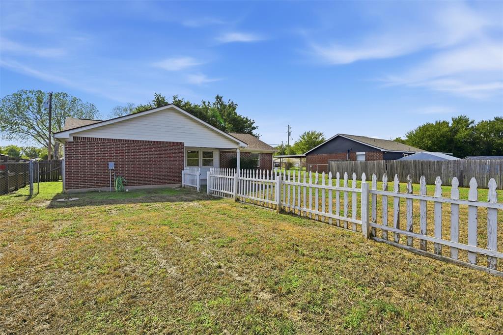 706 Shady Grove Drive, Granbury, TX 76049