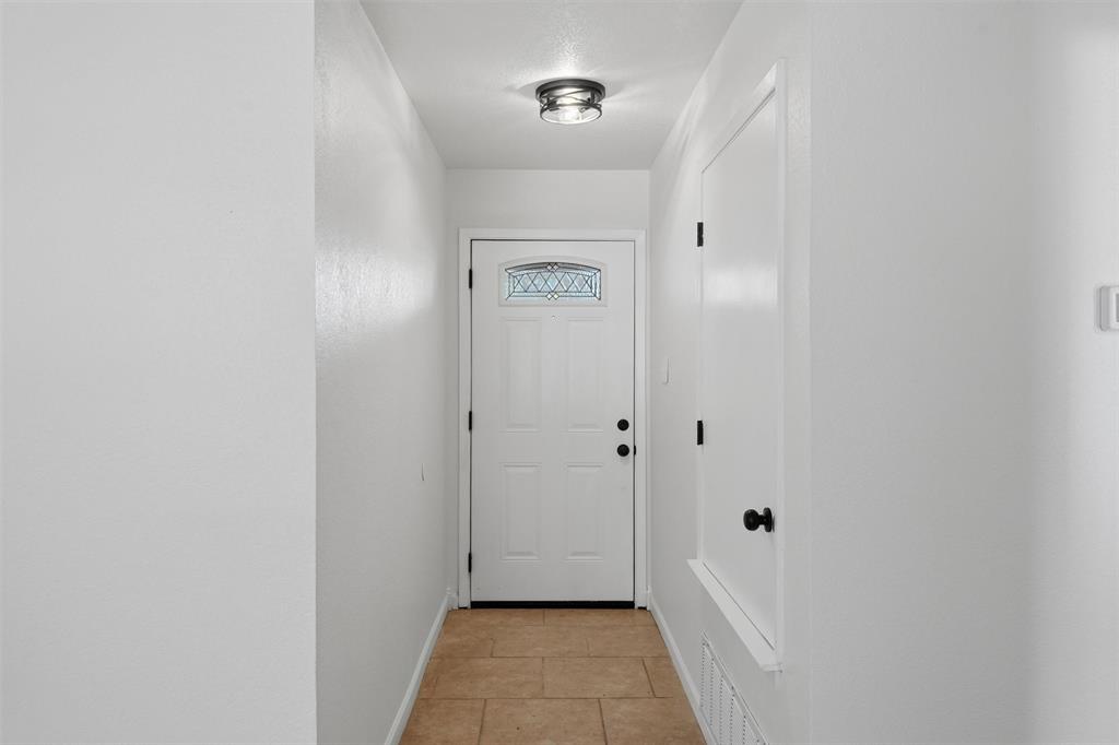 706 Shady Grove Drive, Granbury, TX 76049