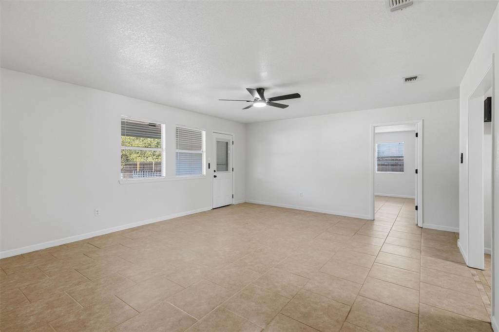 706 Shady Grove Drive, Granbury, TX 76049