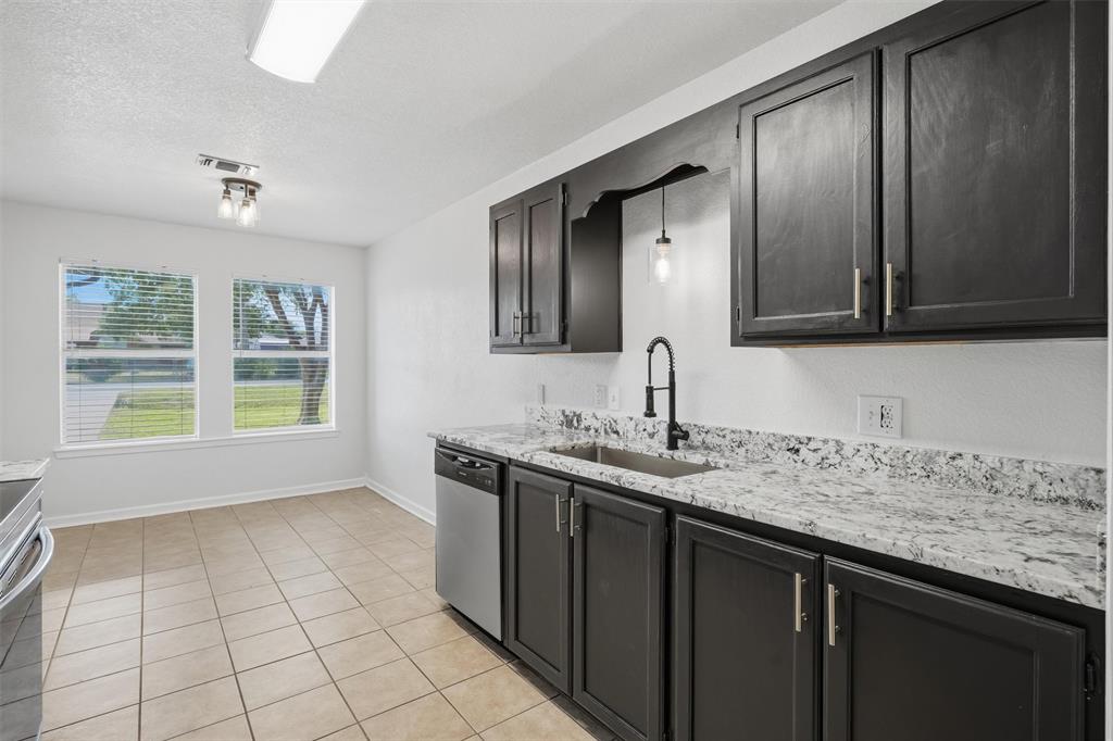 706 Shady Grove Drive, Granbury, TX 76049