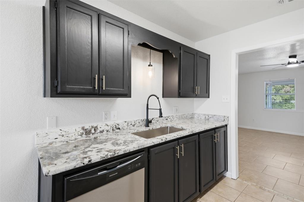 706 Shady Grove Drive, Granbury, TX 76049