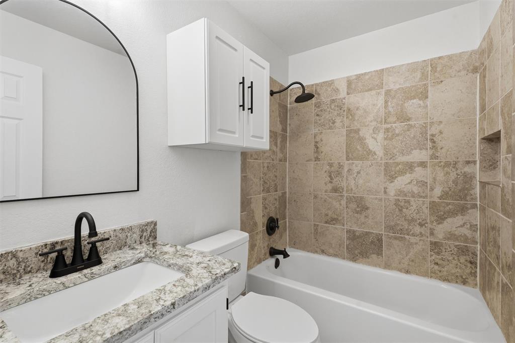 706 Shady Grove Drive, Granbury, TX 76049