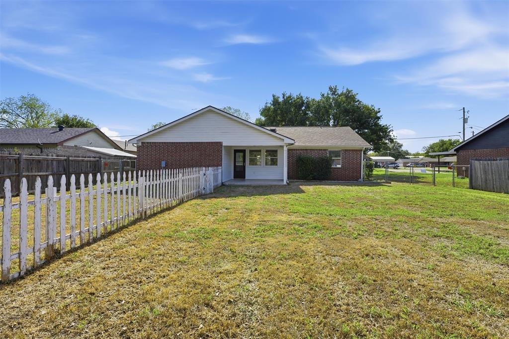 706 Shady Grove Drive, Granbury, TX 76049