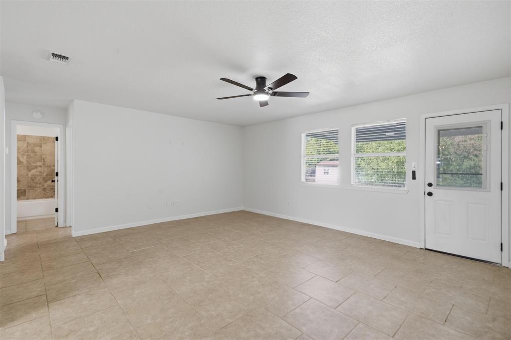 706 Shady Grove Drive, Granbury, TX 76049