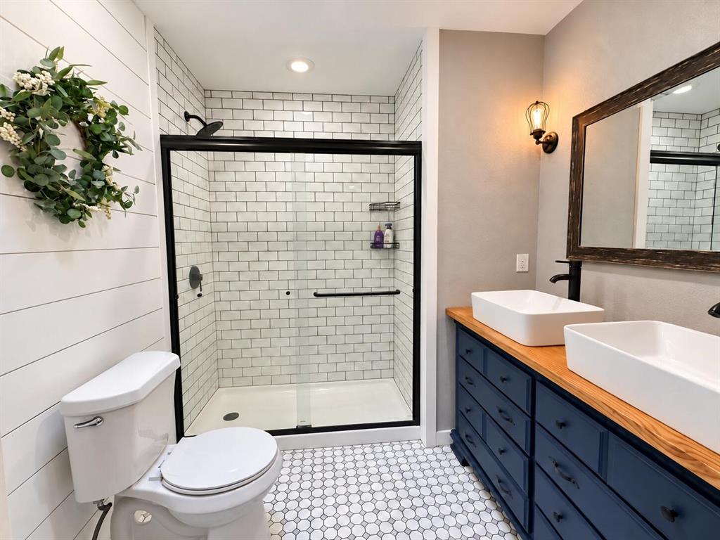 8405 Creekwood Drive, Dallas, TX 75228