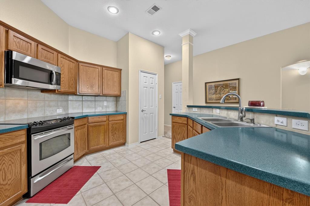 5717 Southern Hills Drive, North Richland Hills, TX 76180