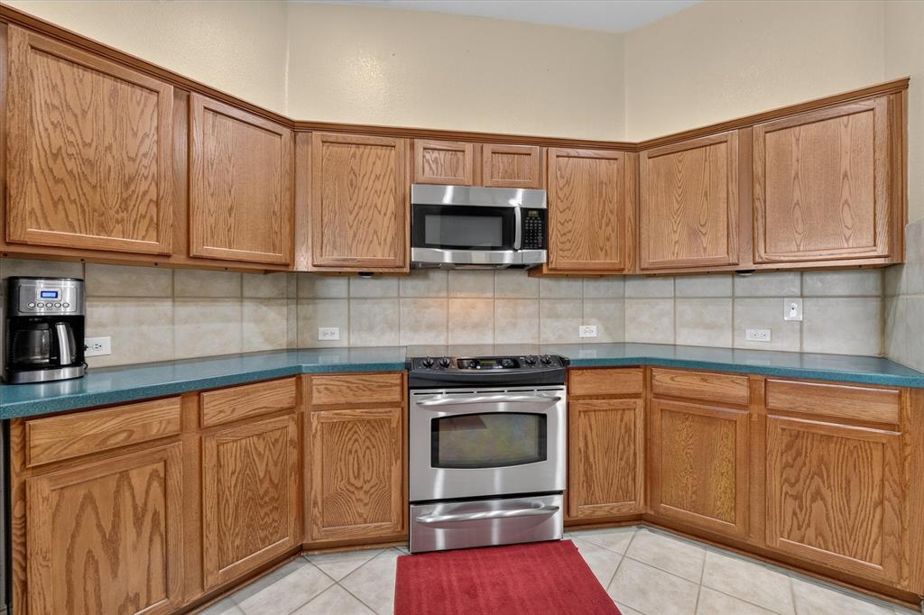5717 Southern Hills Drive, North Richland Hills, TX 76180