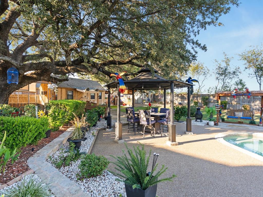 Dining gazebo