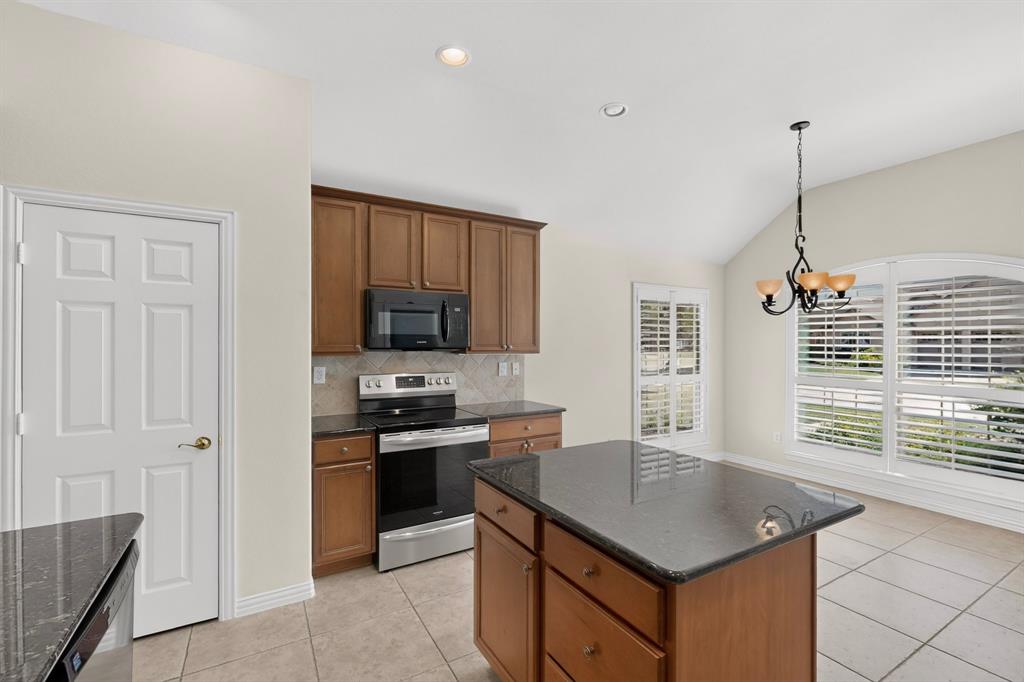 9900 Hanford Drive, Denton, TX 76207