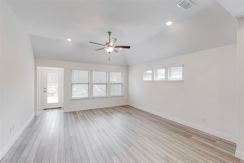 272 Tallgrass Drive, Lavon, TX 75166