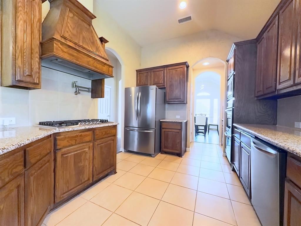 717 Keswick Drive, DeSoto, TX 75115