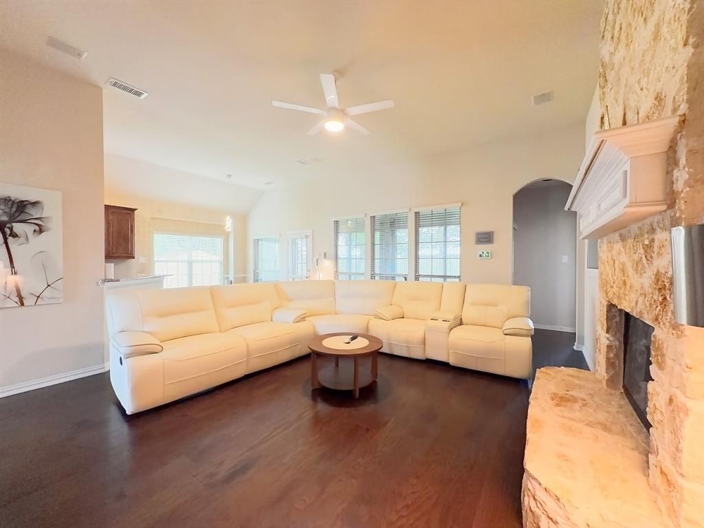 717 Keswick Drive, DeSoto, TX 75115
