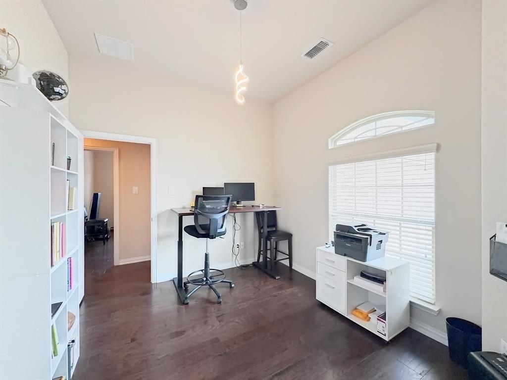 717 Keswick Drive, DeSoto, TX 75115