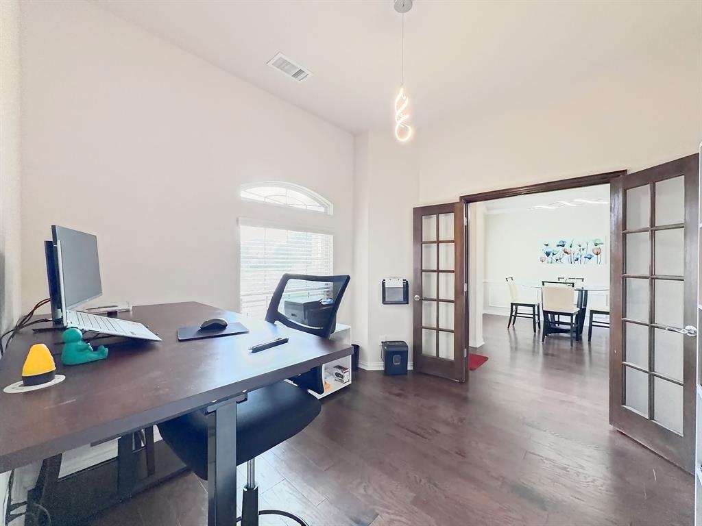 717 Keswick Drive, DeSoto, TX 75115