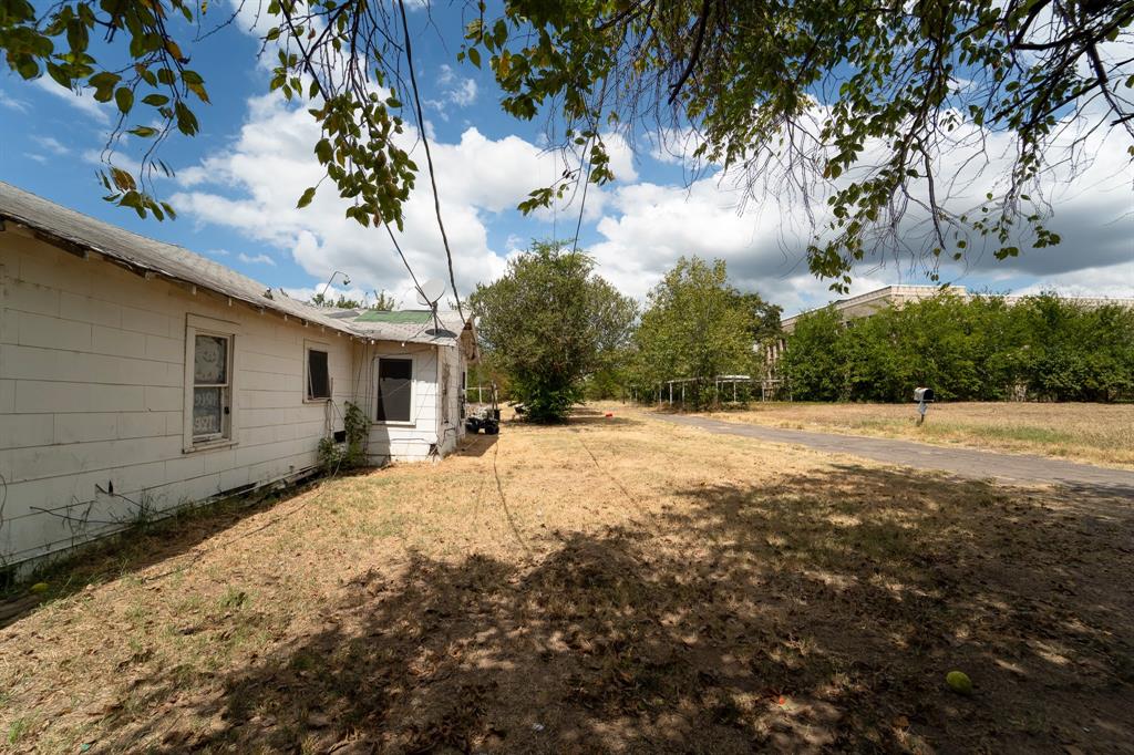 304 Lawrence Street, Talco, TX 75487