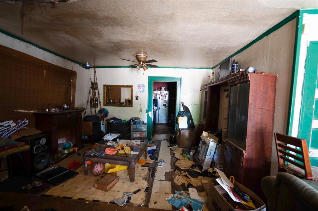 304 Lawrence Street, Talco, TX 75487