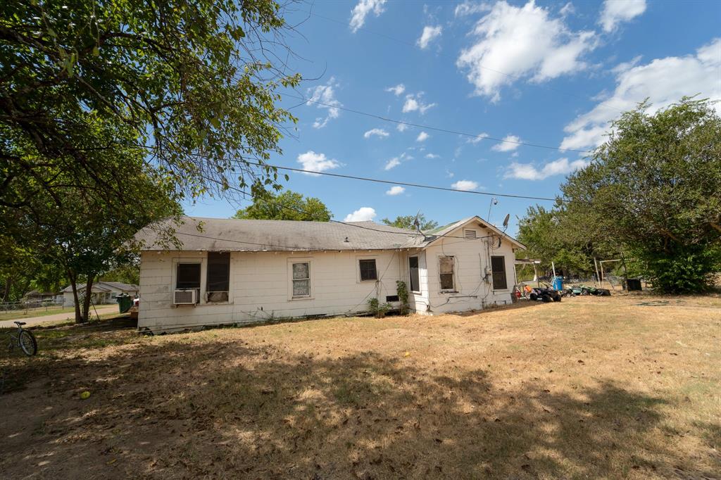 304 Lawrence Street, Talco, TX 75487