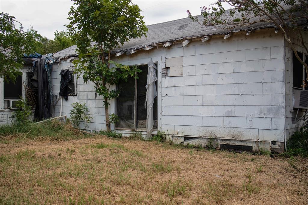 304 Lawrence Street, Talco, TX 75487