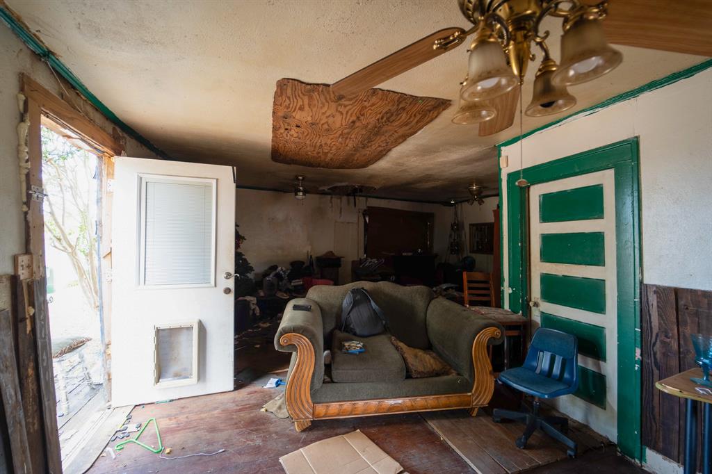 304 Lawrence Street, Talco, TX 75487