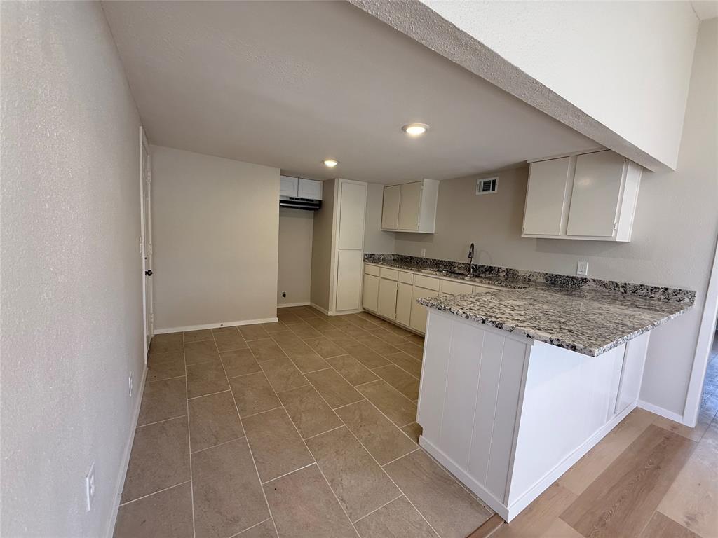 Door to back through kitchen