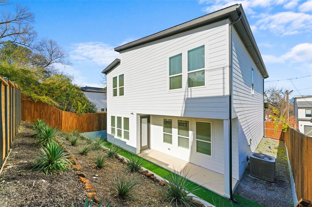 1320 Compton Street, Dallas, TX 75203