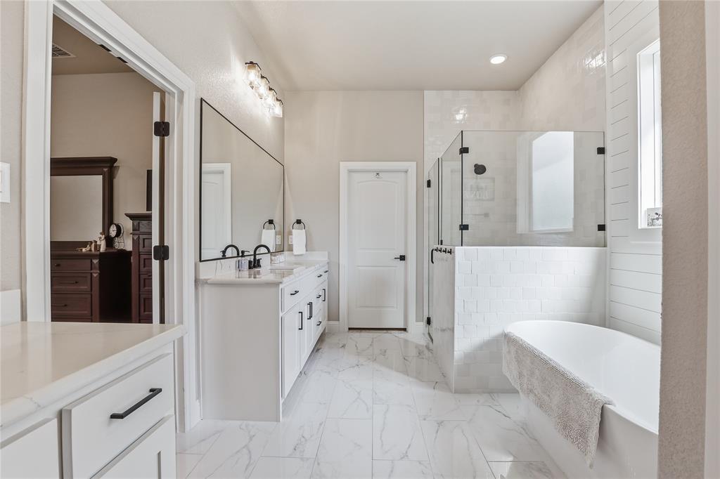 308 Constitution Court, Weatherford, TX 76088