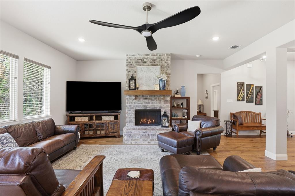 308 Constitution Court, Weatherford, TX 76088