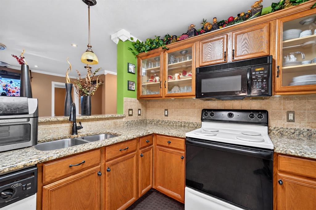 2832 Trailhouse Drive, Dallas, TX 75237