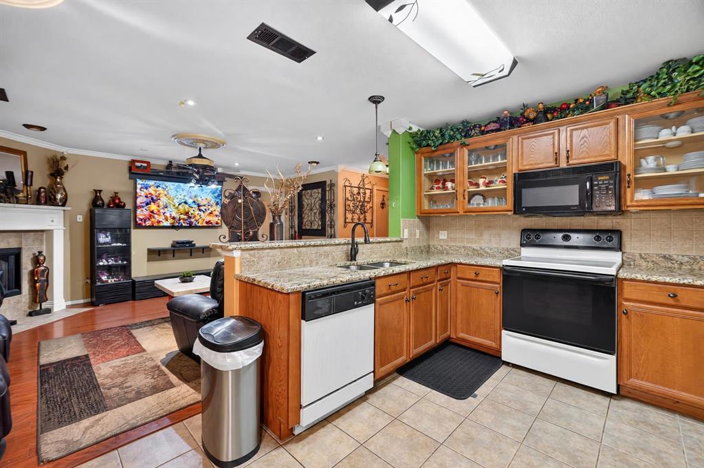 2832 Trailhouse Drive, Dallas, TX 75237