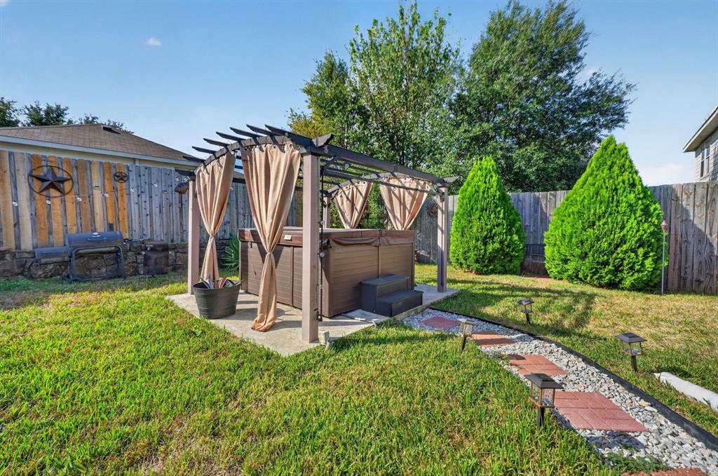 2832 Trailhouse Drive, Dallas, TX 75237