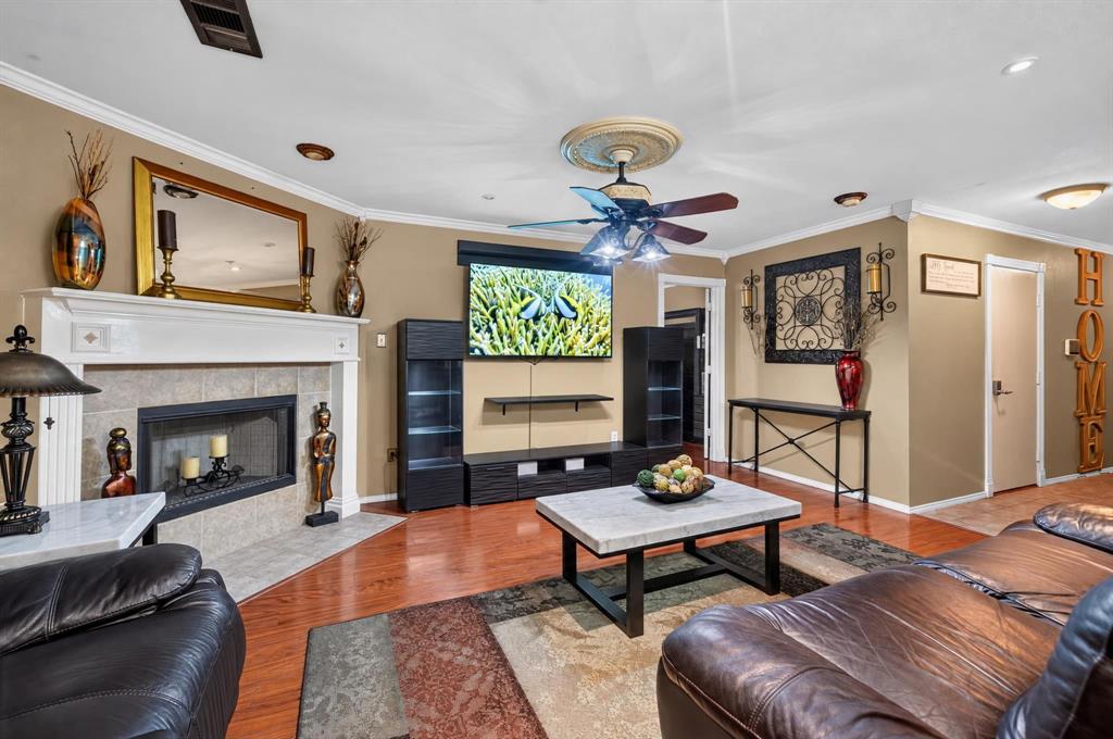 2832 Trailhouse Drive, Dallas, TX 75237