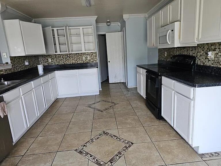 702 Locustberry Drive, Red Oak, TX 75154