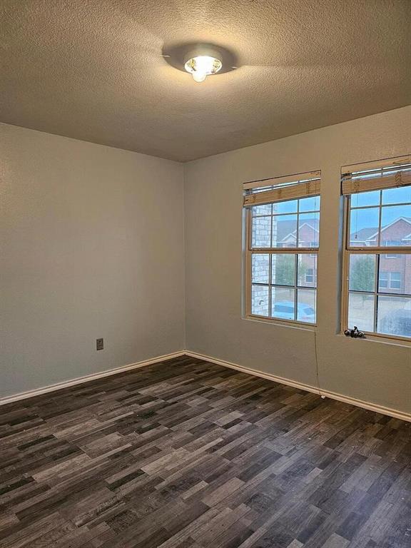702 Locustberry Drive, Red Oak, TX 75154