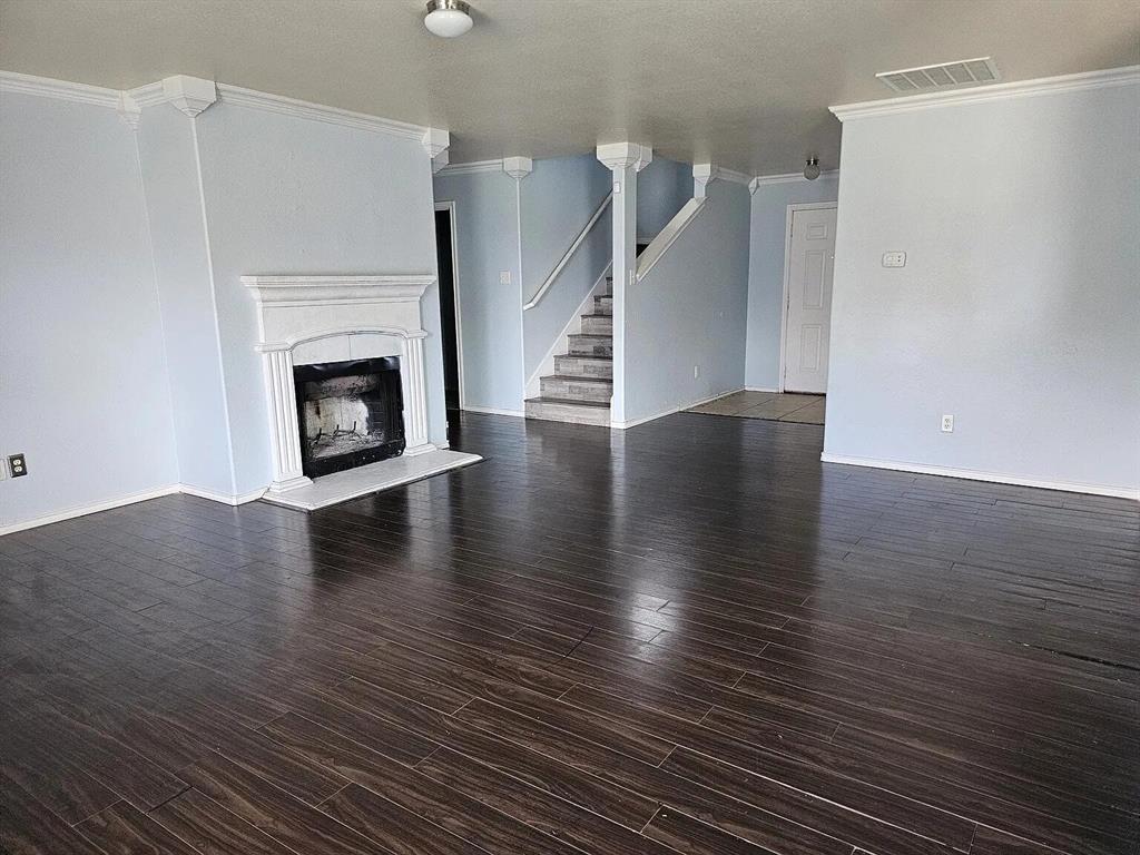 702 Locustberry Drive, Red Oak, TX 75154