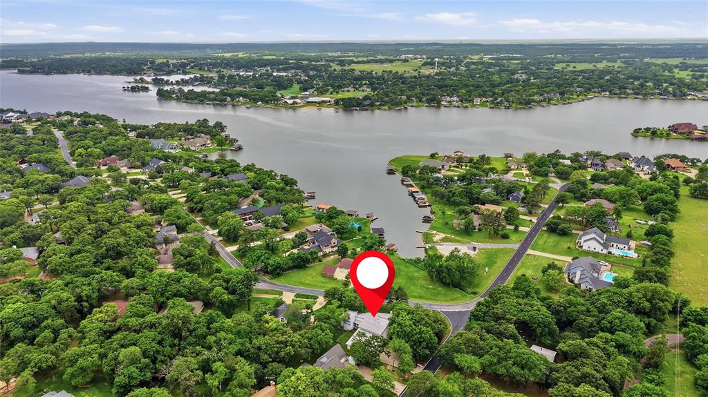 316 Comanche Drive, Lake Kiowa, TX 76240