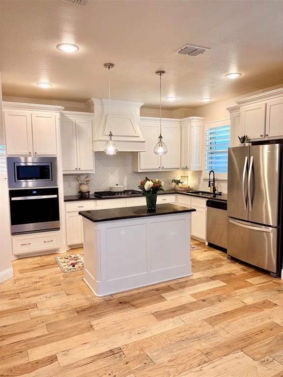 Painted kitchen cabinets, walls, new oven, gorgeous!