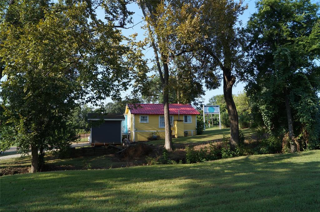 402 E College St, Canton, TX 75103