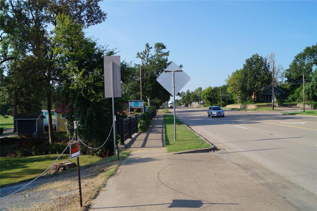 402 E College St, Canton, TX 75103