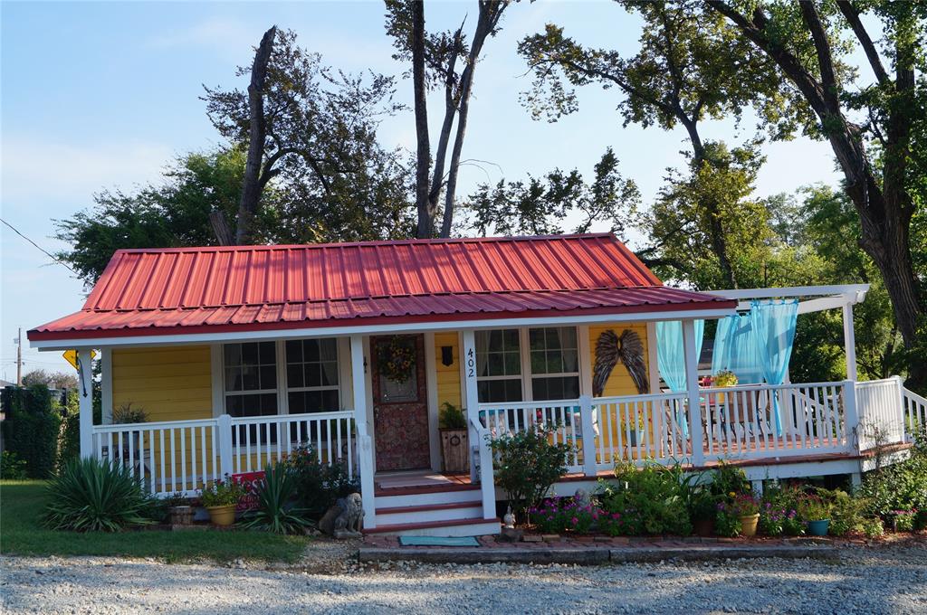 402 E College St, Canton, TX 75103