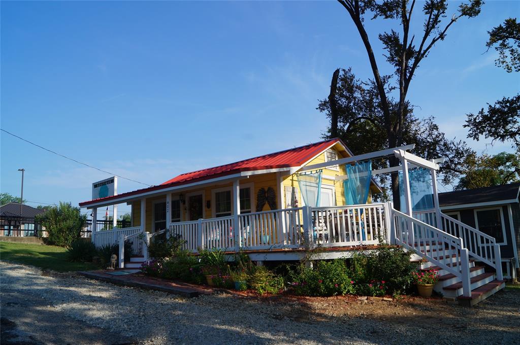 402 E College St, Canton, TX 75103