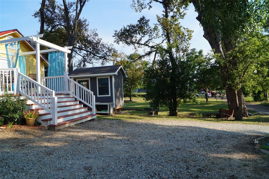 402 E College St, Canton, TX 75103