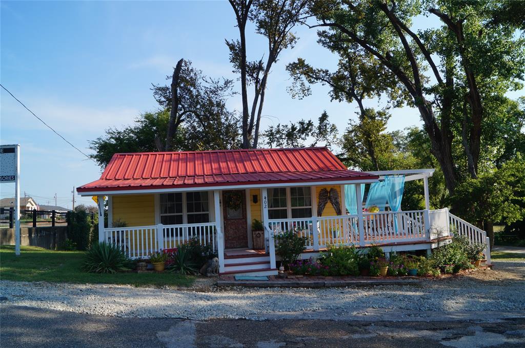 402 E College St, Canton, TX 75103