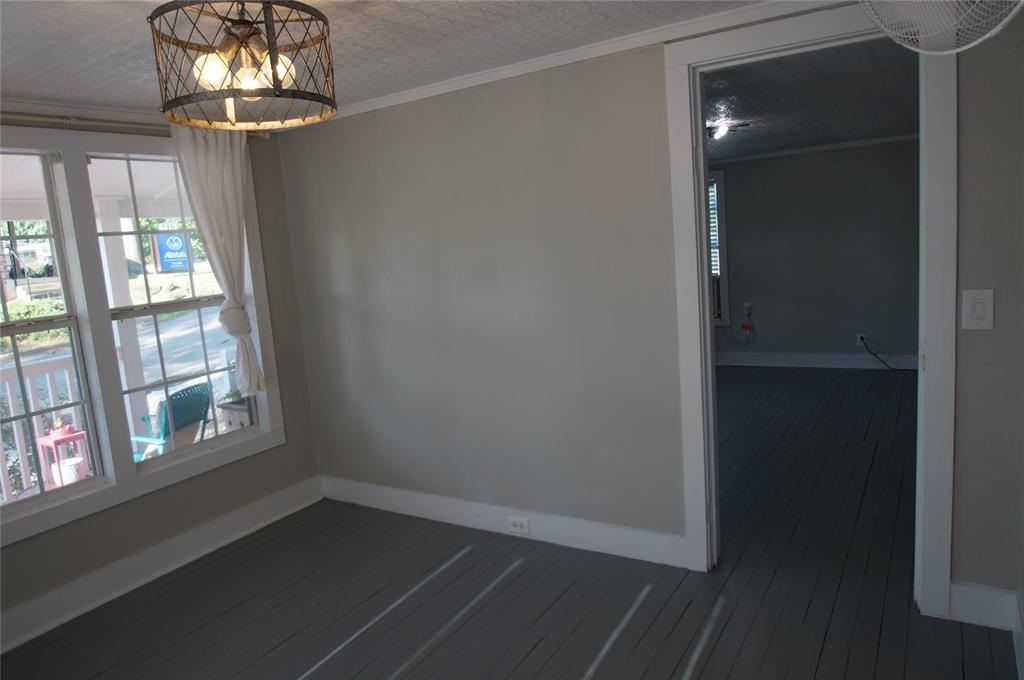 402 E College St, Canton, TX 75103