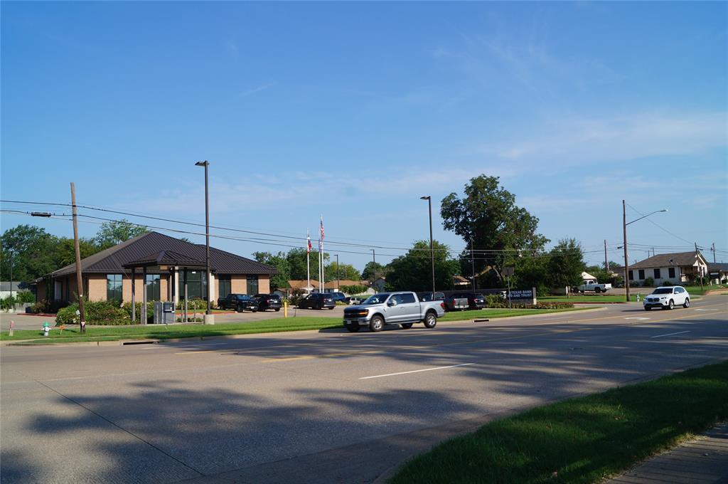 402 E College St, Canton, TX 75103