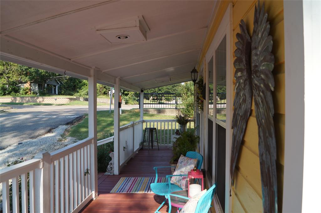 402 E College St, Canton, TX 75103