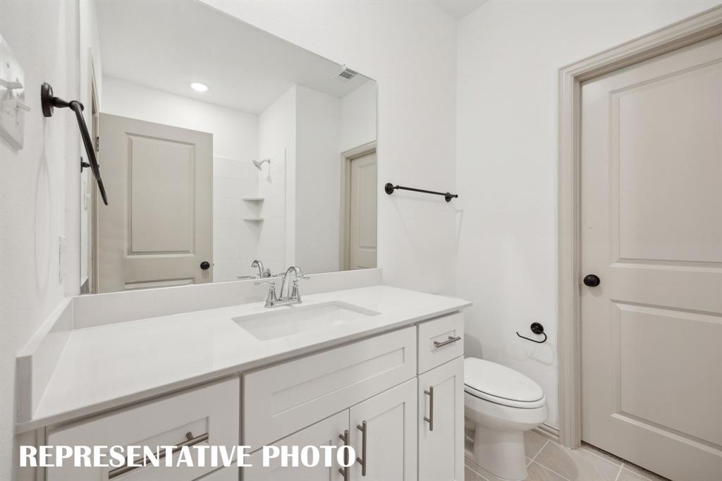 You'll find a beautifully finished main floor ensuite bath in our Elizabeth plan.  REPRESENTATIVE PHOTO